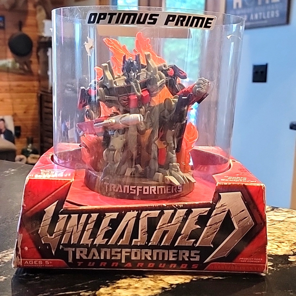 TRANSFORMERS OPTIMUS PRIME UNLEASHED DOUBLE SIDED TURNAROUND STATUE Sculpture